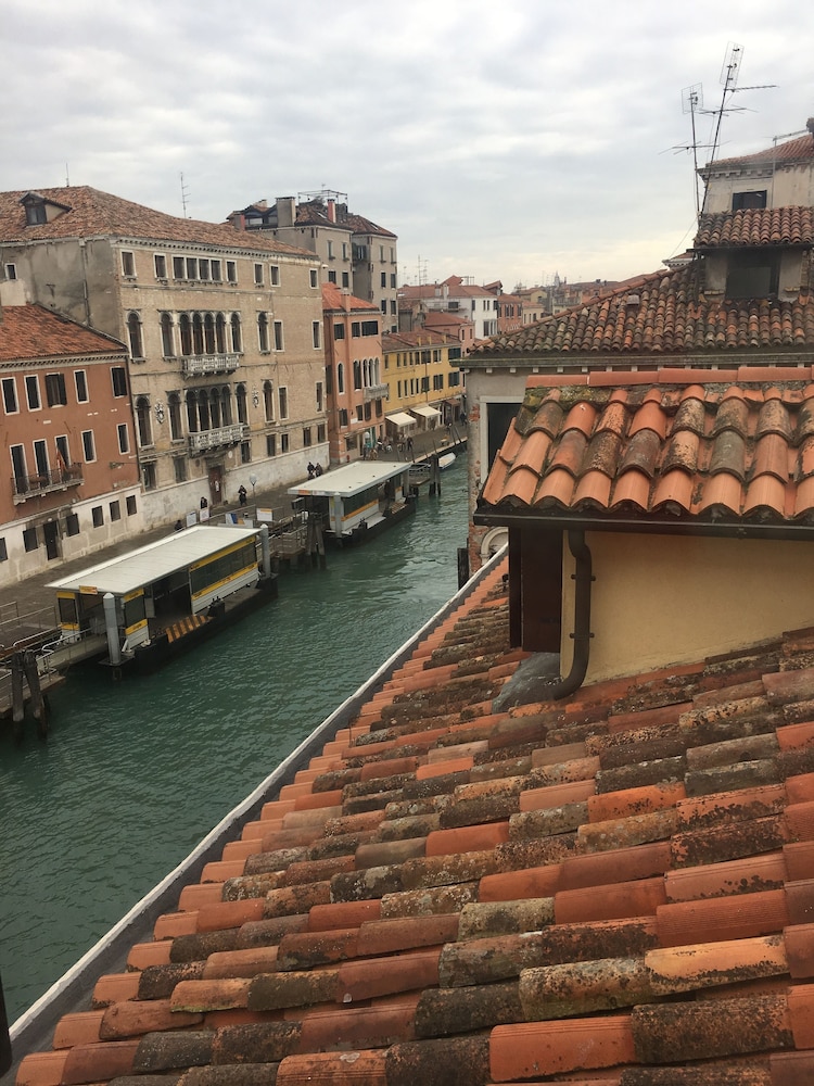Superior Double Room, Canal View photo 3