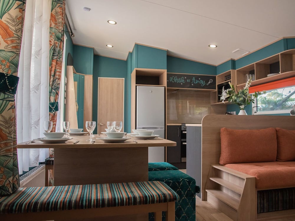 Burst of Blue 8 Berth Pet Free photo 3