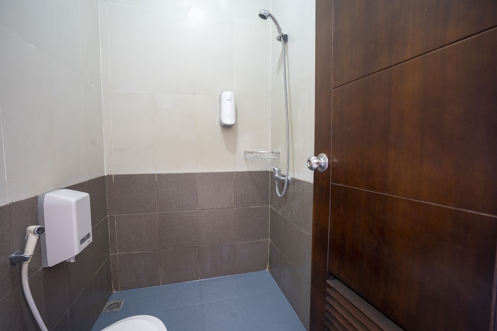 Deluxe Double or Twin Room - Photo 8