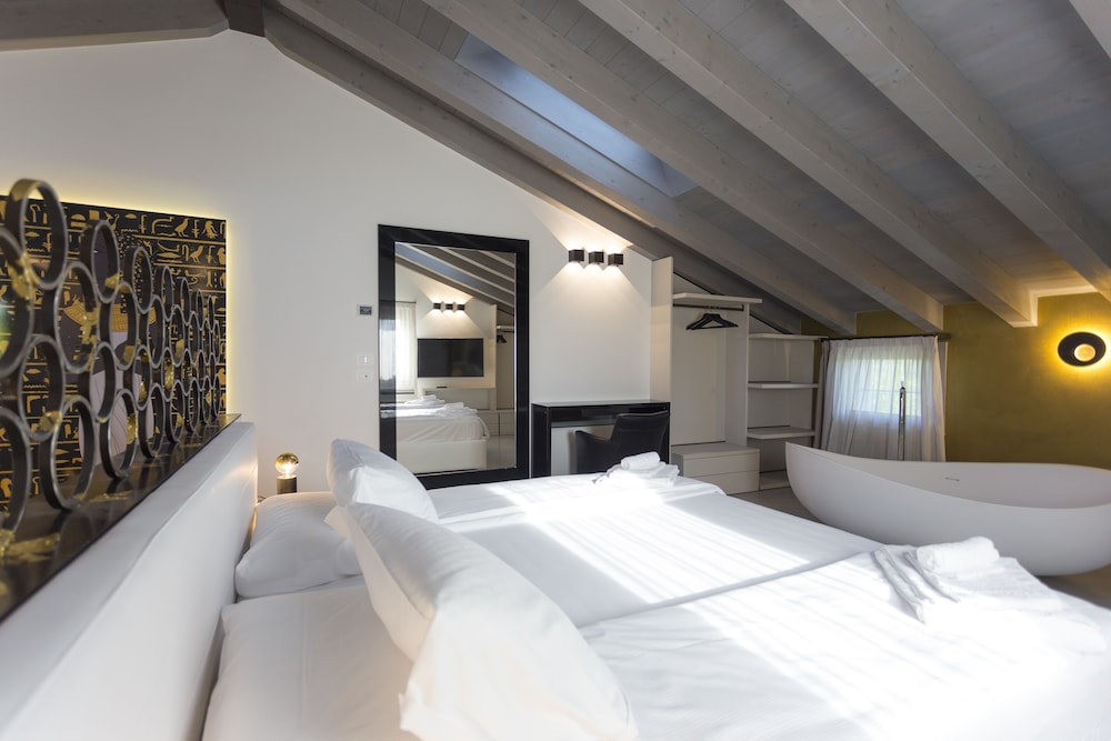 Luxury Studio Suite photo 3