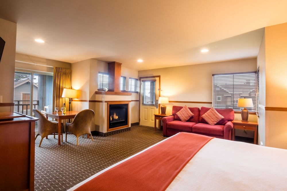 Deluxe Studio, 1 King Bed with Sofa bed, Jetted Tub (2nd Floor, Not Pet Friendly)