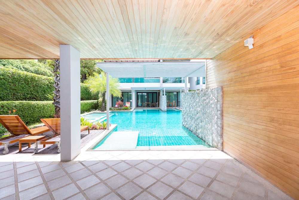 Deluxe Room, Pool Access - Photo 2