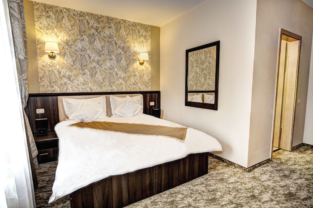 Superior Triple Room, Mountain View photo 1