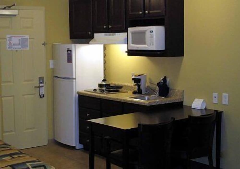 Room, 1 Queen Bed, Accessible, Non Smoking (Efficiency) - Photo 4
