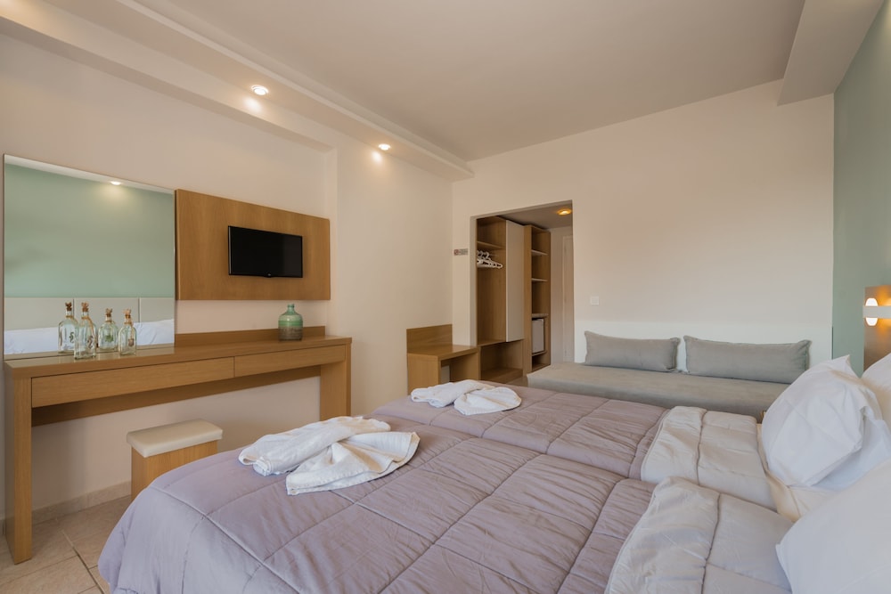 Superior Double or Twin Room, Mountain View, Garden Area - Photo 1