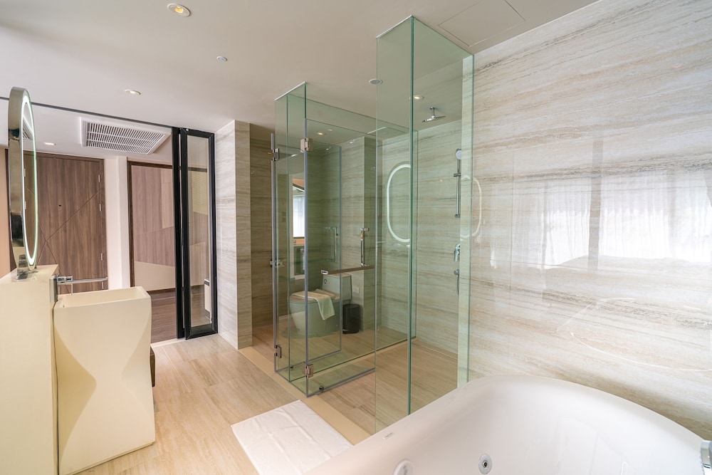 Amethyst Grand Executive - Photo 11