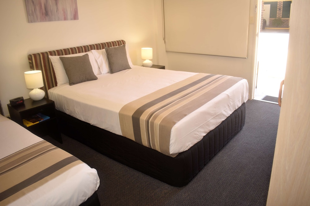 Standard Room, Multiple Beds, Non Smoking - Photo 1