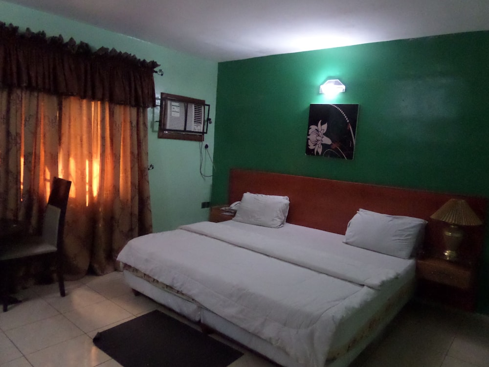 Romantic Room, 1 Queen Bed, Non Smoking, Pool View photo 1