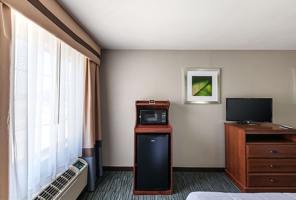 Room, 2 Queen Beds, Accessible, Non Smoking - Photo 1