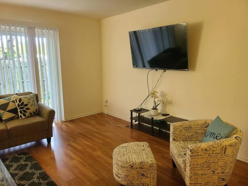 2BR 2B Clean Spacious Great Location, Photo 20