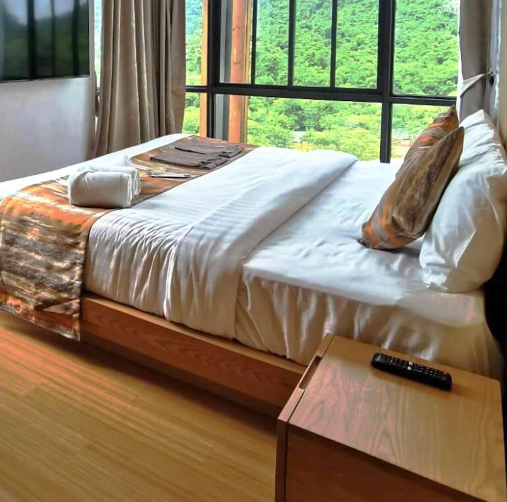Premier Suite With Mountain View - Photo 3