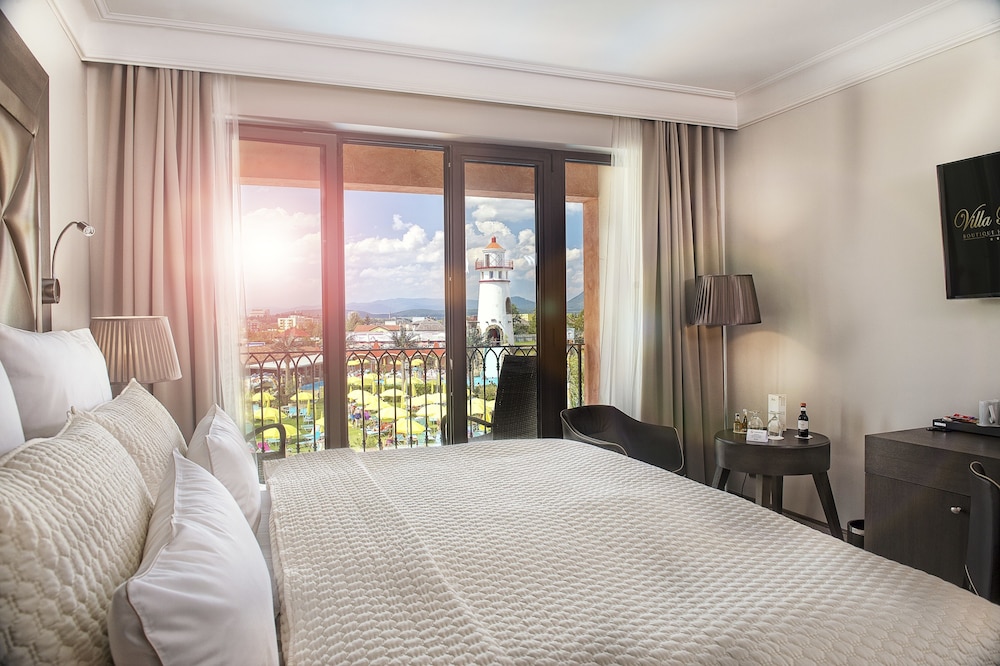 Deluxe Double Room, 1 Double Bed, Accessible, Pool View