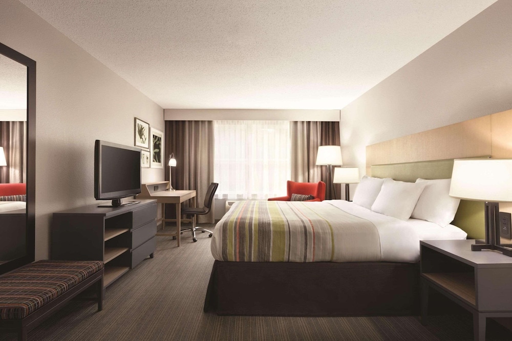 Suite, 1 King Bed, Non Smoking, Jetted Tub photo 1
