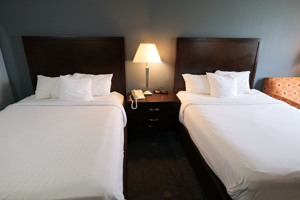 Room, 2 Queen Beds, Non Smoking - Photo 4