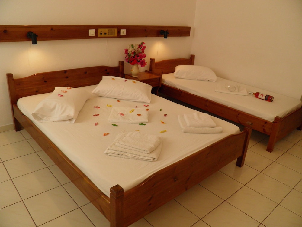 Standard Triple Room - Photo 1