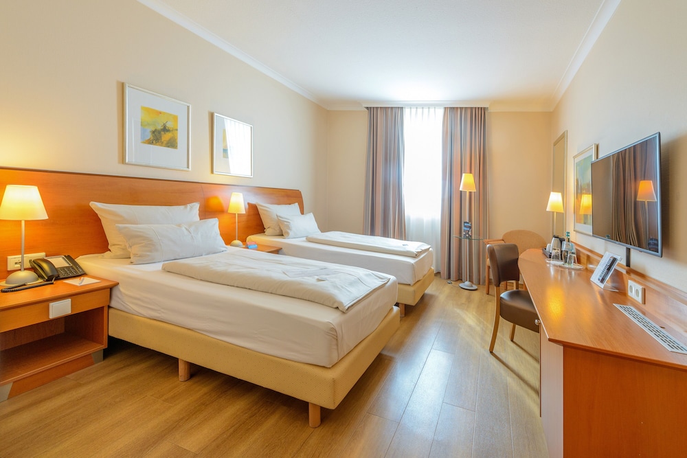 Business Room, 2 Twin Beds, Garden View - Photo 5