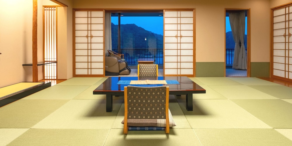 Japanese Style Room for 6 Guests, Corner, Ocean View photo 2