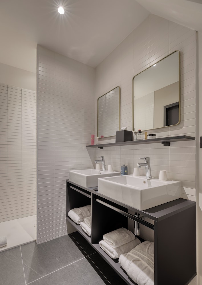 Suite - Photo 4