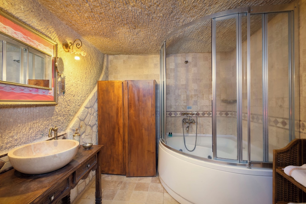 Orange Honeymoon Suite photo 2