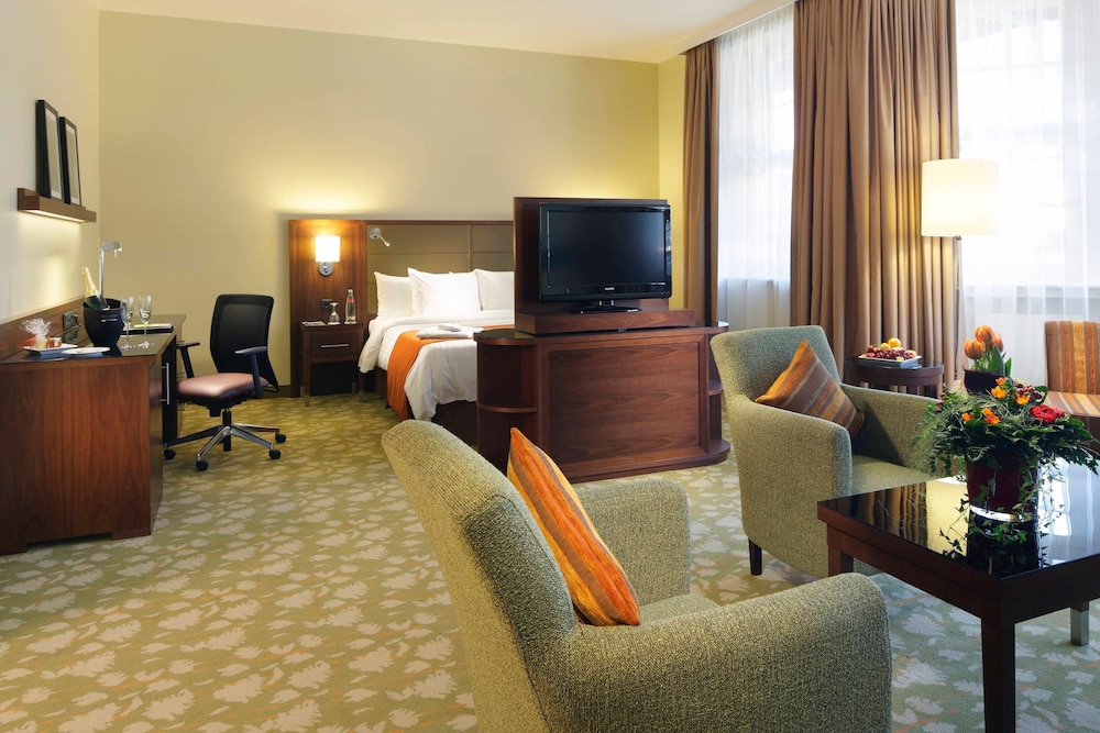 Superior Room, 1 King Bed, City View - Photo 4