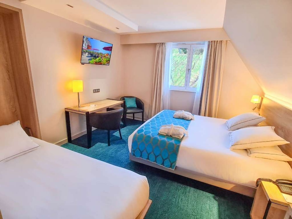 Exclusive Room, Multiple Beds, Non Smoking (Larger Room)