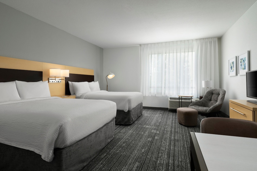 Studio, 2 Queen Beds (Hearing Accessible) photo 1