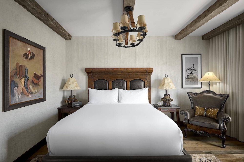 Deluxe Room, 1 King Bed - Photo 1