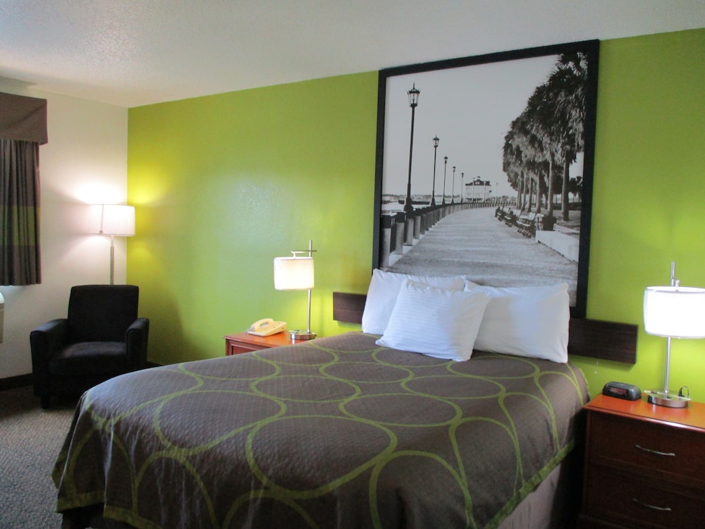 Standard Room, 1 Queen Bed - Photo 9