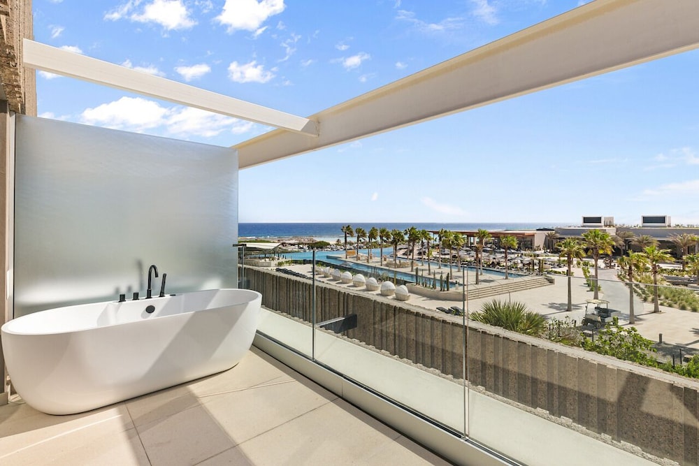 Preferred Club Junior Suite Ocean View King