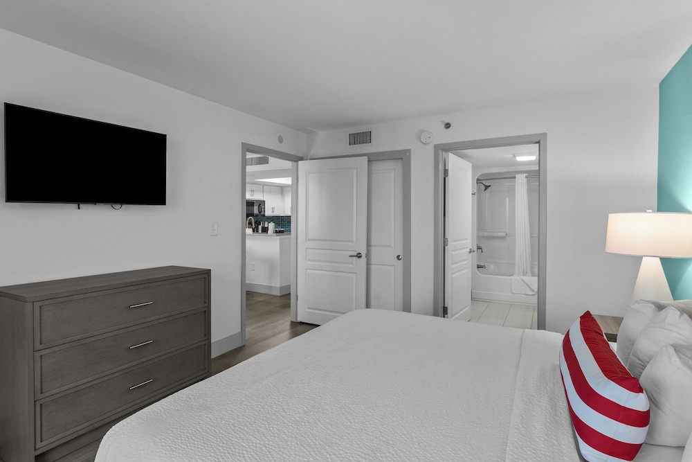 Mariner Ocean View Deluxe Two Bedroom Condo - Photo 4