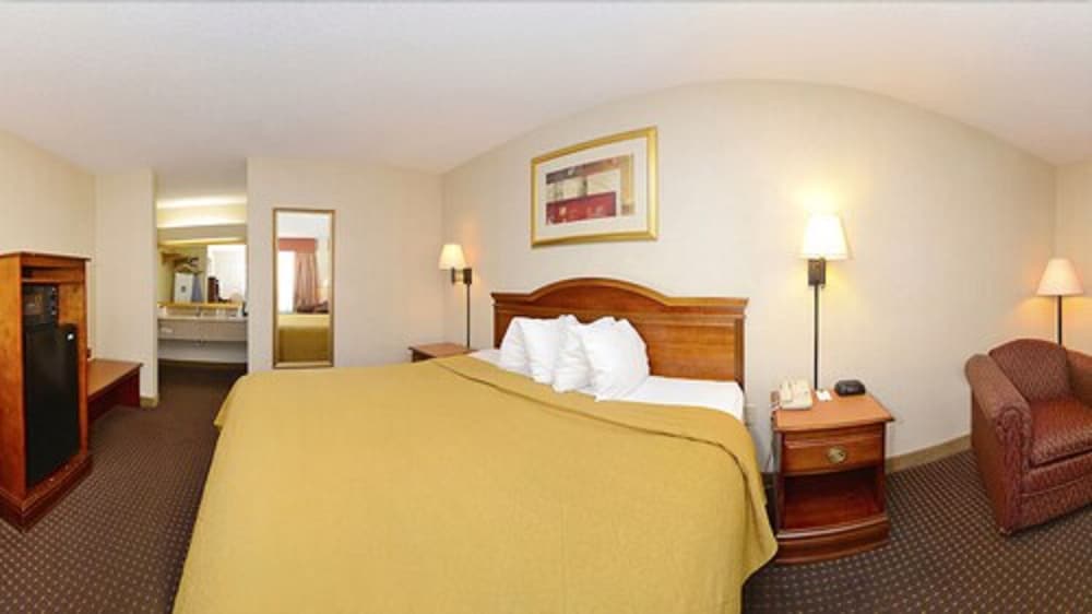 Room, 1 King Bed, Non Smoking - Photo 5