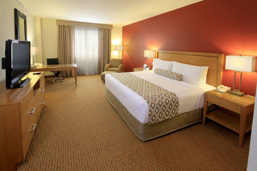 Junior Suite, 1 King Bed - Photo 2