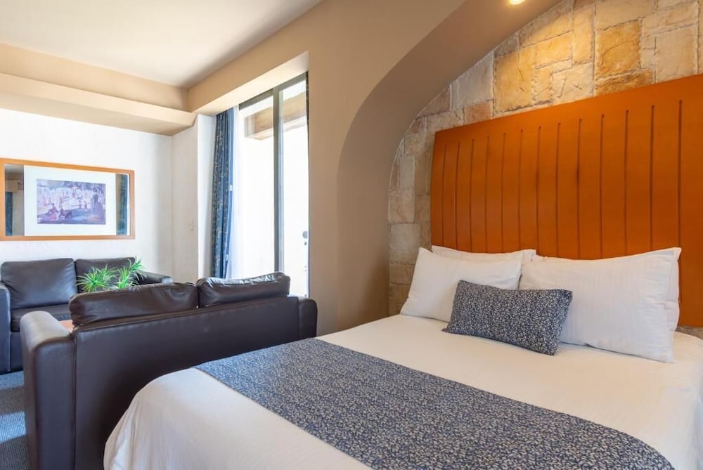 Premium Room, 1 King Bed photo 1
