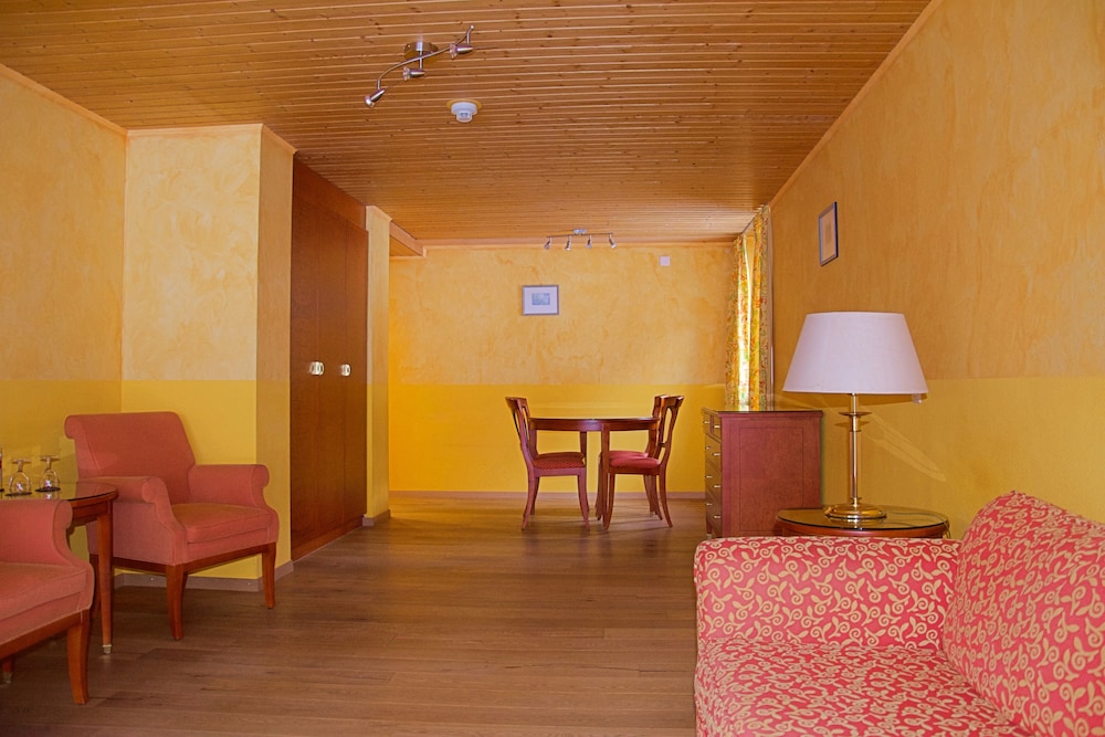 Suite - Photo 2