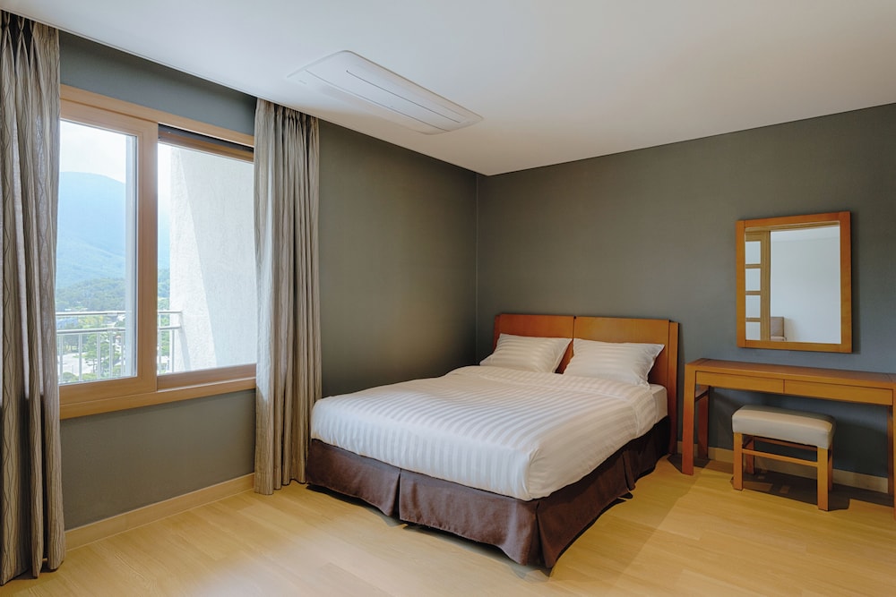 [Morning PKG - EAST] SonoBelle Suite(cooking/standard/bed) - Breakfast Buffet for 2 Adults&1 Child