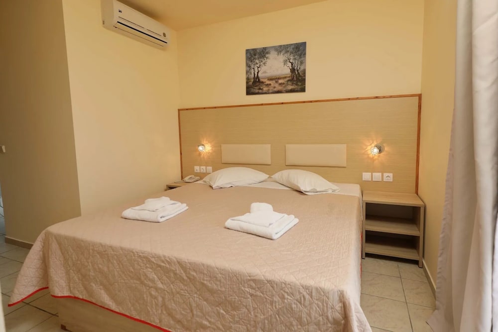 Family Room, 2 Bedrooms - Photo 12