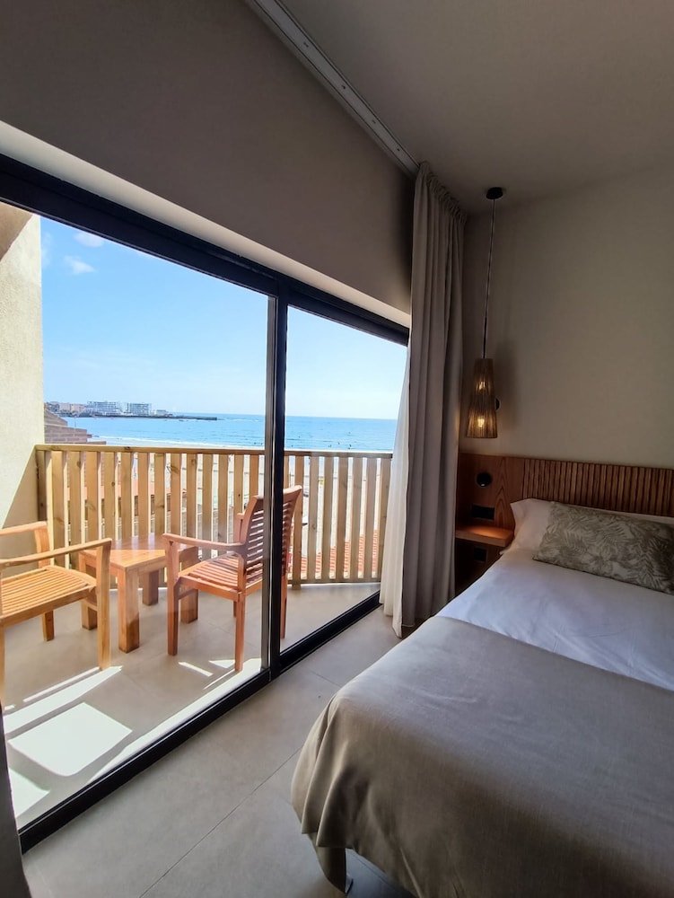 Superior Double Room, Balcony, Sea View - Photo 21