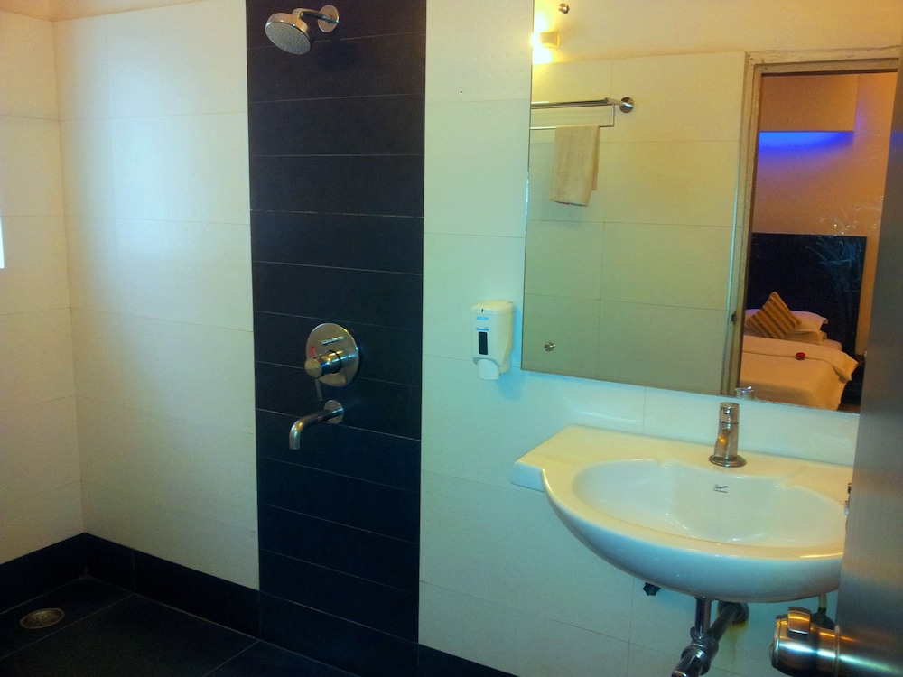 Royal Suite, 1 Bedroom, Smoking, Balcony photo 2