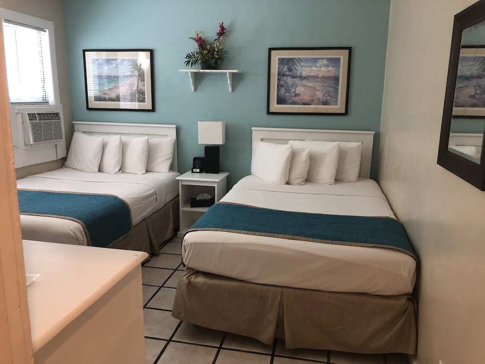 Standard Room, 2 Double Beds photo 3