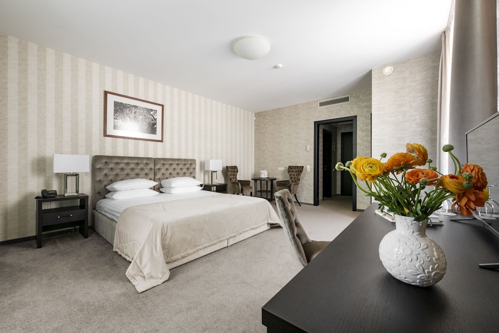 Deluxe Room - Photo 3