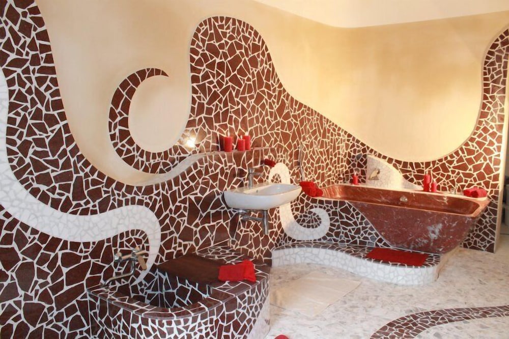 Superior Single Room (French Bed) photo 3