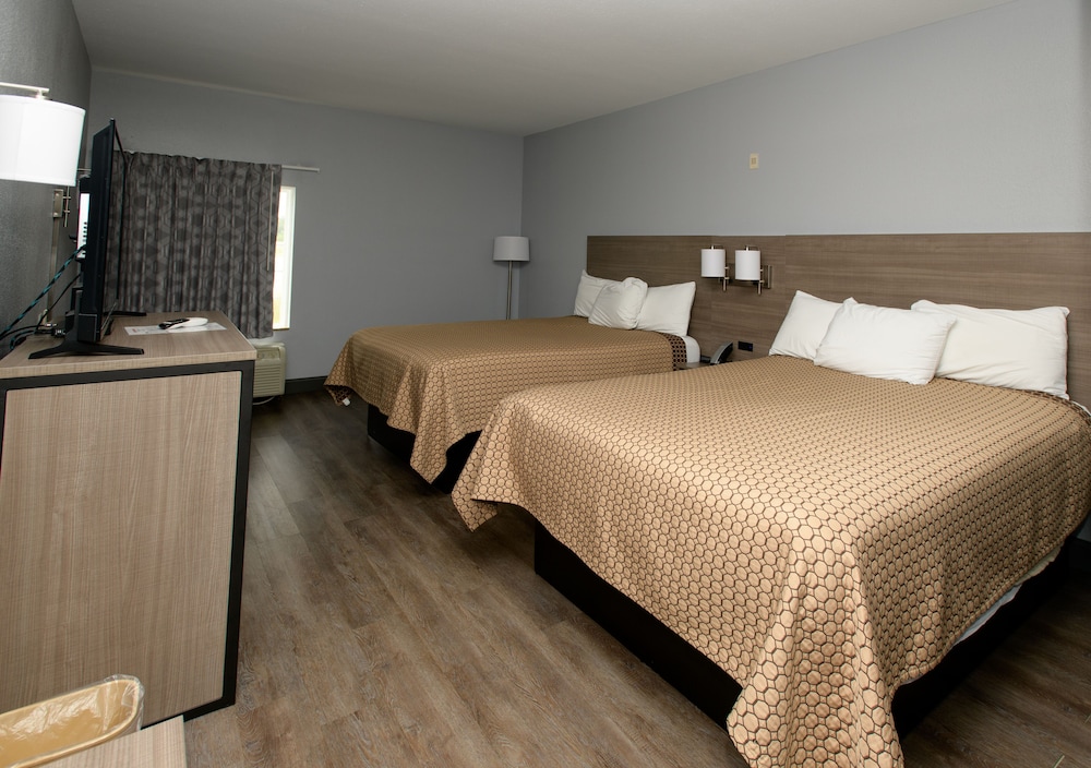 Room, 2 Queen Beds, Non Smoking - Photo 2