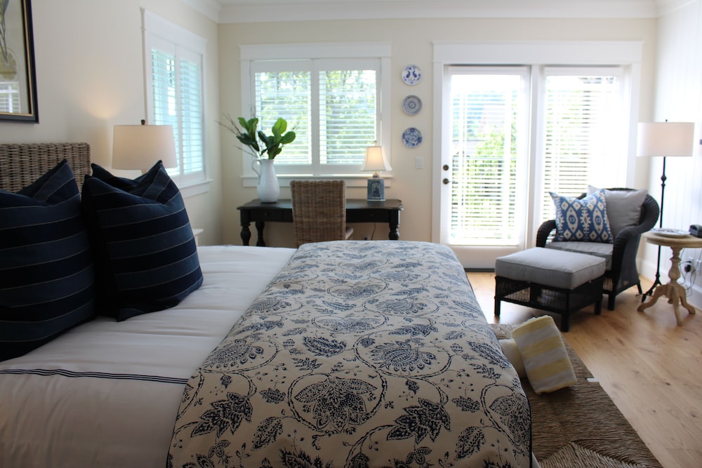 Luxury Room, 1 King Bed, Balcony, Garden View photo 1