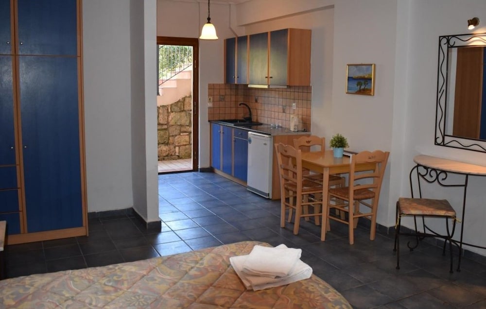 Double or Twin Room, Ground Floor - Photo 2