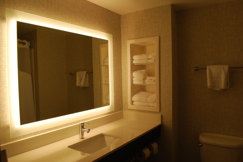 Standard Room, 1 King Bed - Photo 2