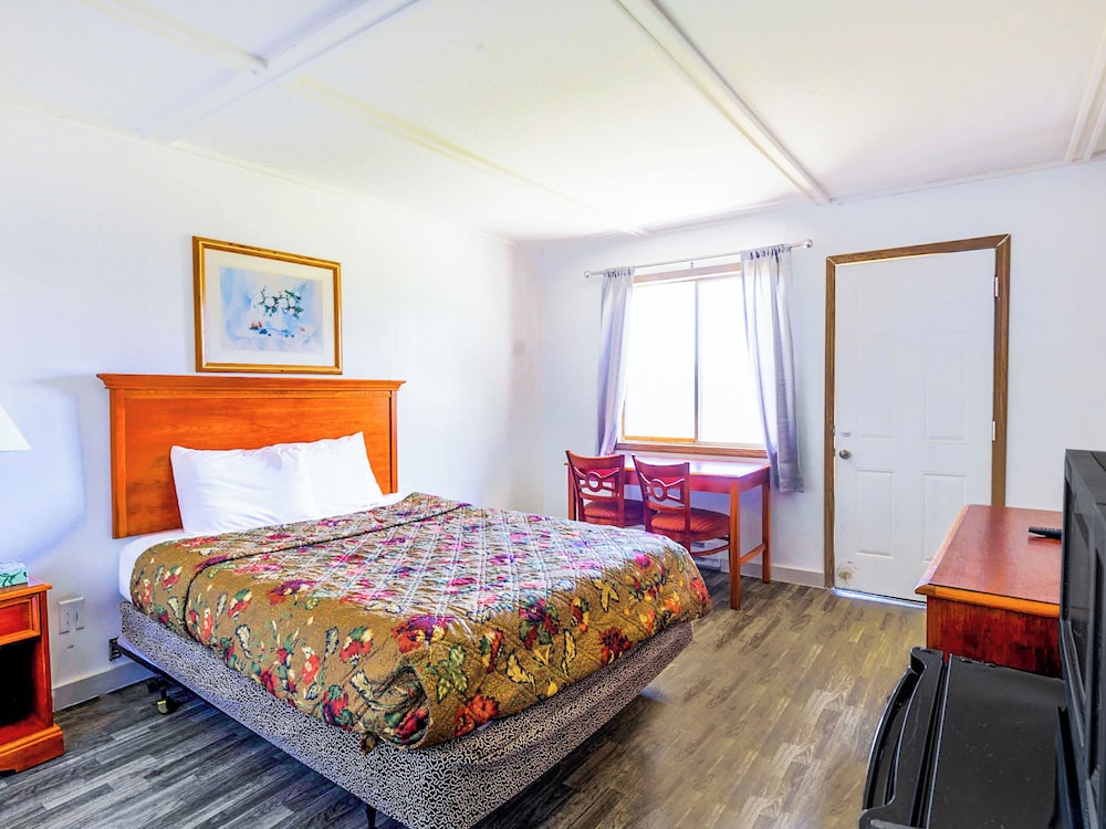 Room, 1 Queen Bed, Non Smoking - Photo 6