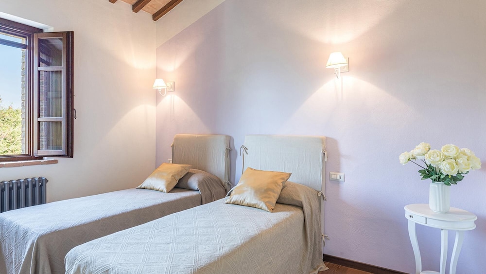Villa photo 1