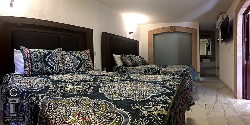 Family Room, 2 Queen Beds photo 3