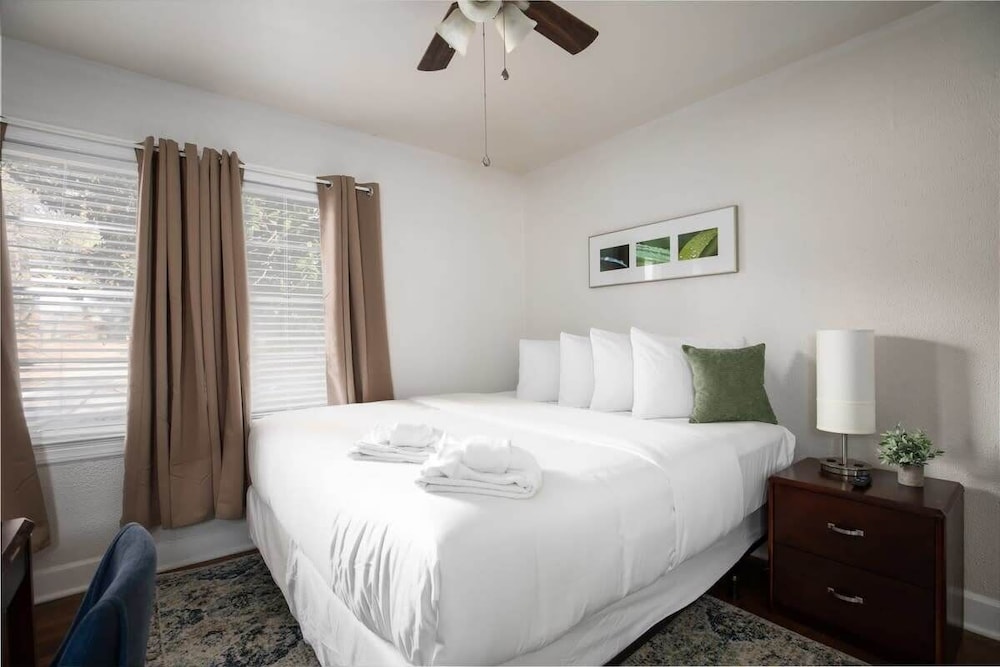 House, Multiple Beds, Patio, Garden View (21st Ave Bham Bungalow)