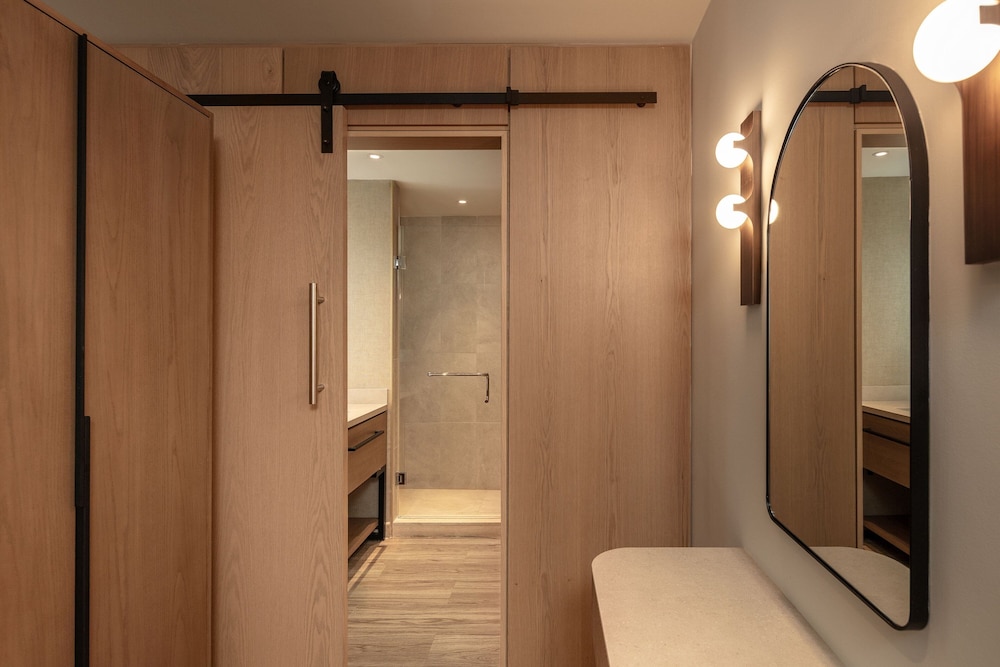 Club Suite, 1 Bedroom, City View - Photo 5